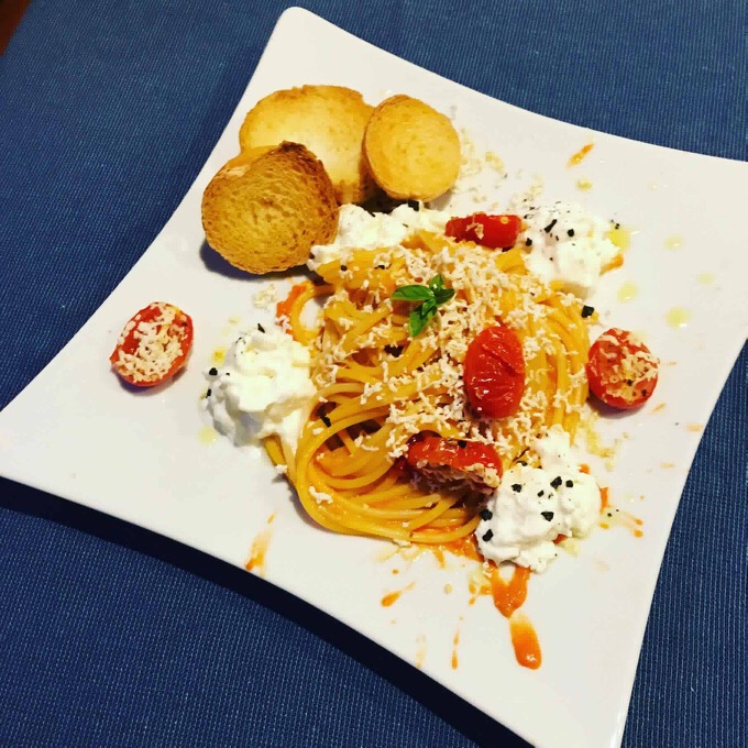 Spaghetti Burrata e Datterini Ragusani